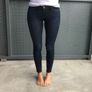 Frame mid rise skinny jean size 24